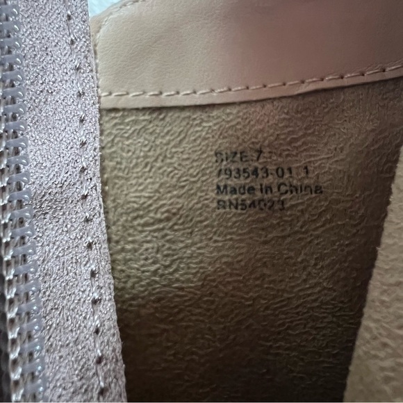 Banana Republic ankle beige heeled booties size 7. Well worn, please see photos. - Picture 10 of 12